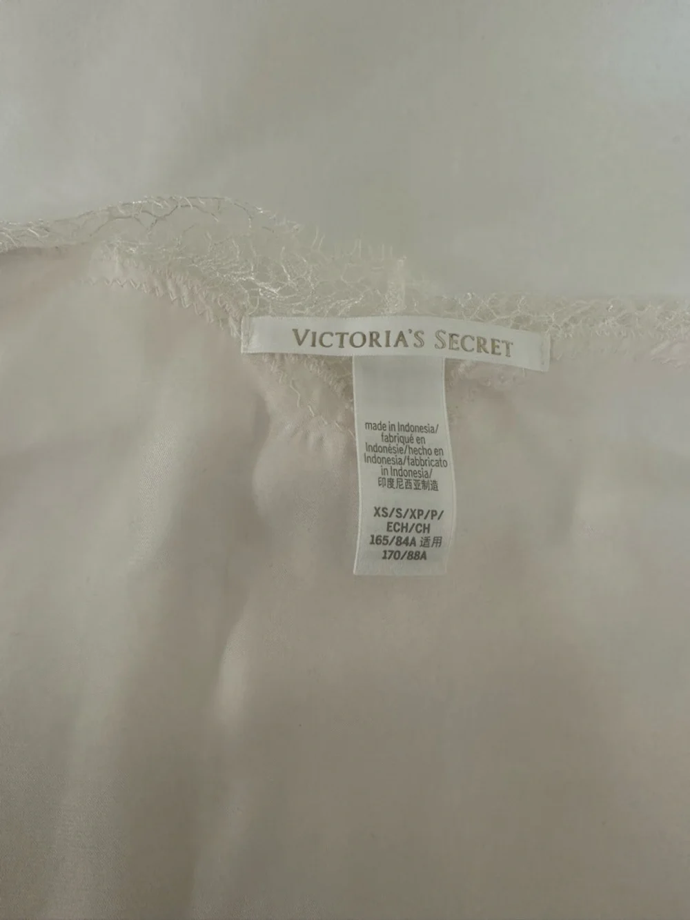 Victoria’s Secret Bridal Satin Robe with Rhinestone 'Bride' Script - Picture 4 of 4
